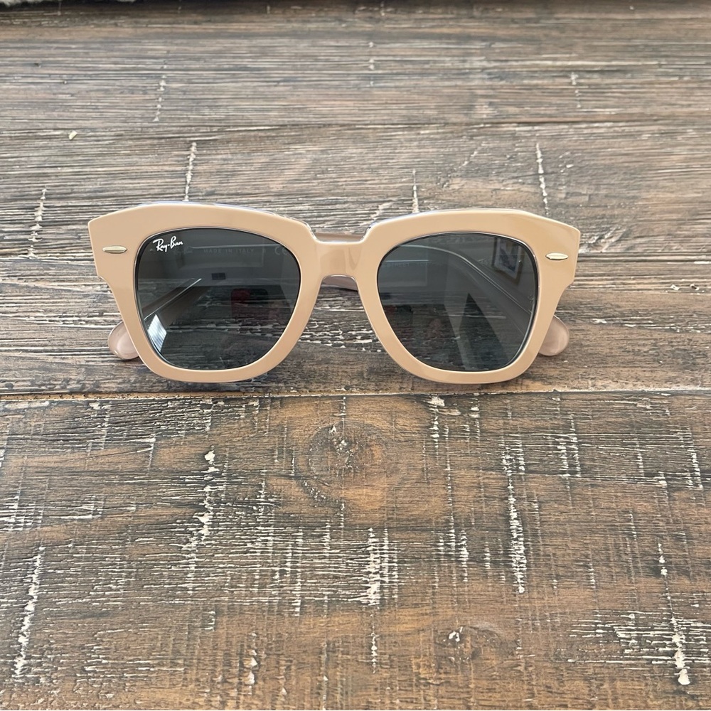 Womens/Unisex RayBan Sunglasses